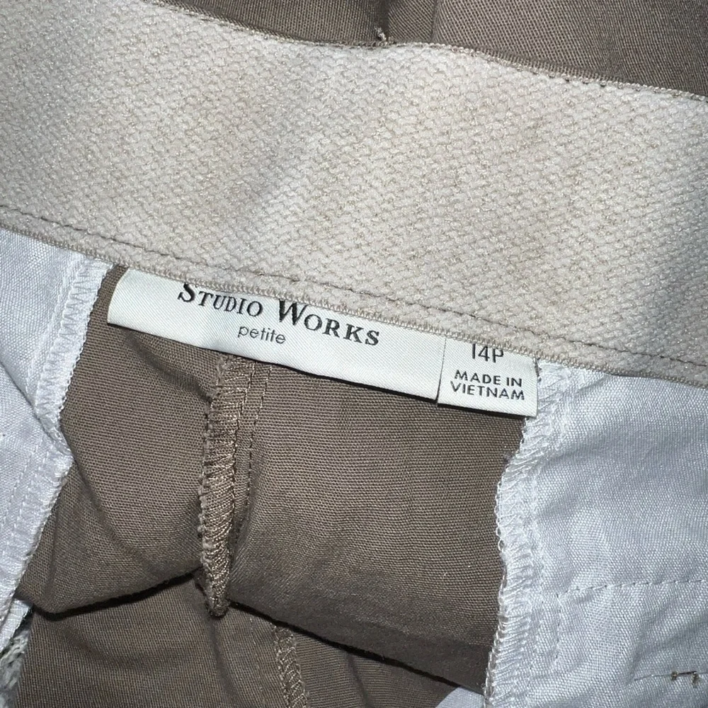 StudioWorks Capris - Picture 2 of 4